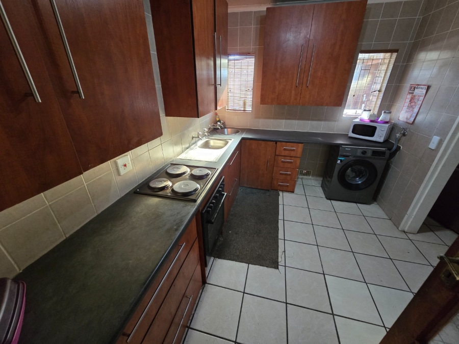 2 Bedroom Property for Sale in Kannoniers Park North West